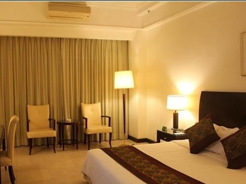 Clifford Golden Lake Hotel Foshan Eksteriør billede